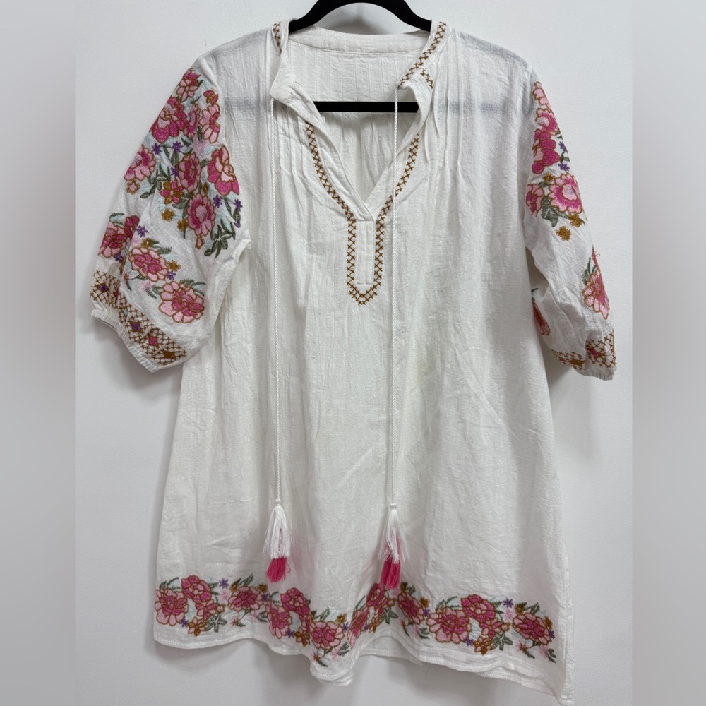 Floral Embroidered White Tunic Top, NWOT, no brand. 100 percent cotton.